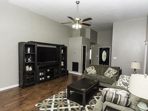 5th image of 354 Chalet Cir