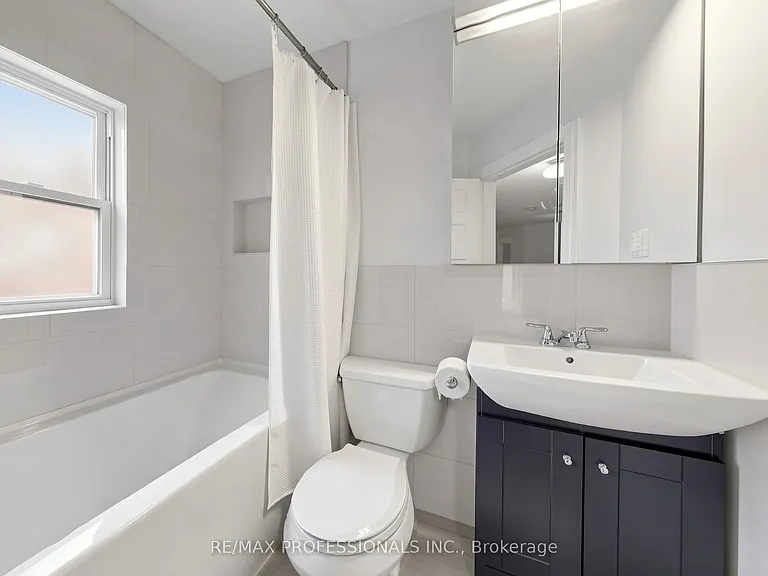 368 Howland Ave — Photo 29