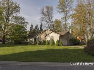 1642 Chateau Dr SW, Wyoming, MI 49519