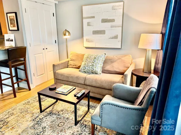 37 Hiawassee St APT E202, Asheville, NC 28801