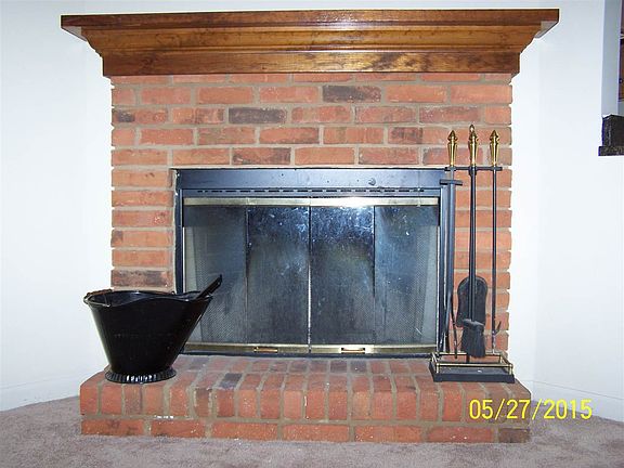 5th image of 221 Whetherbine Way W