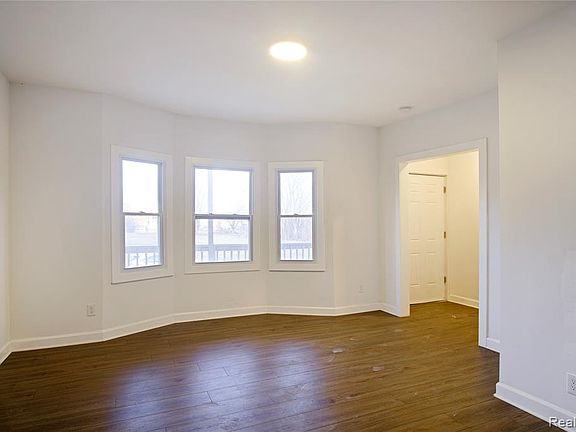 5th image of 6123 Commonwealth St