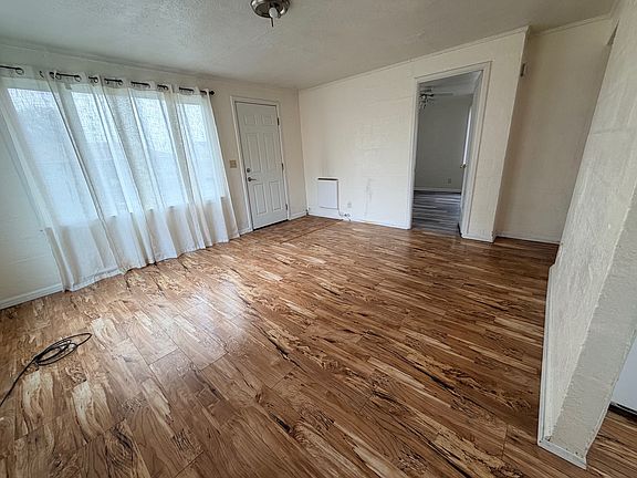 2nd image of 135 E Juniper St