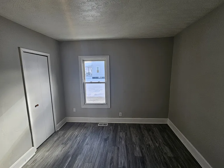 3204 West 73rd Street - Downstairs — Photo 9