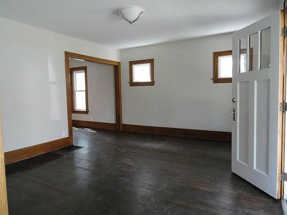 4th image of 574 Woods Ave