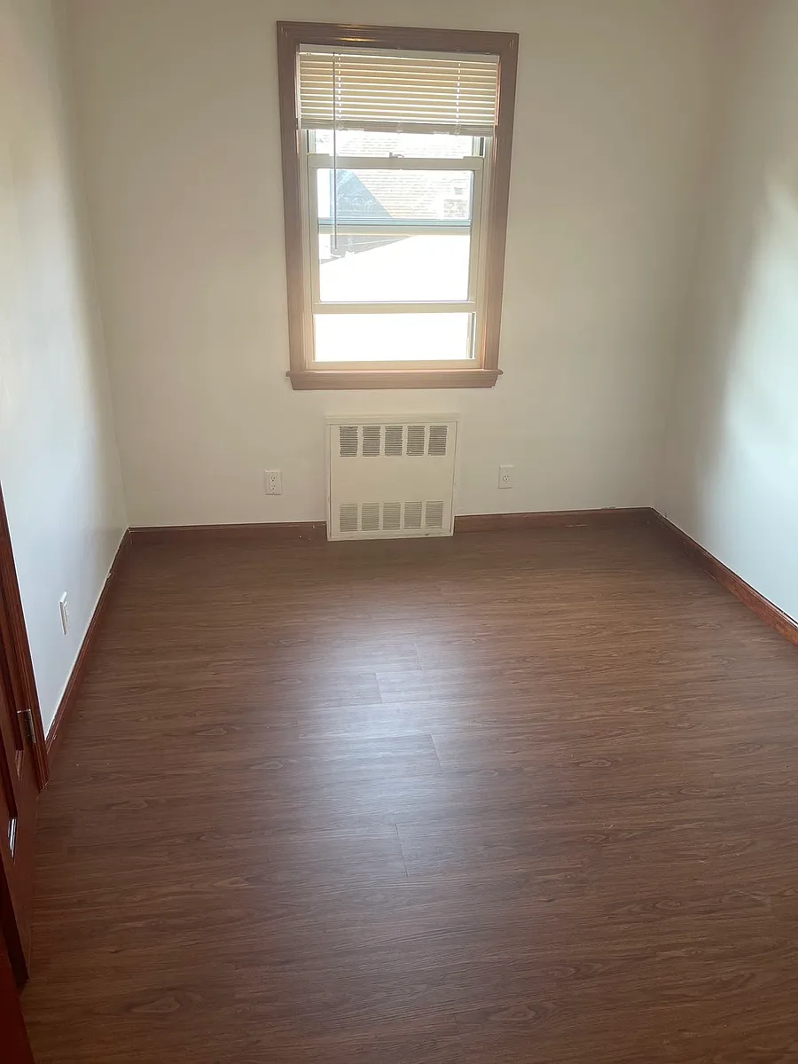 Building Photo - 70-11 164th St #2