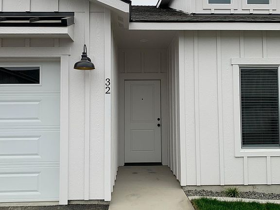 2nd image of 5810 Midland Ln #32