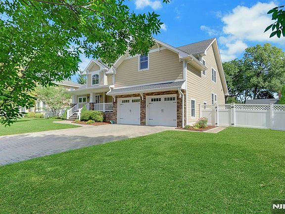 3rd image of 23 Hollybrook Road