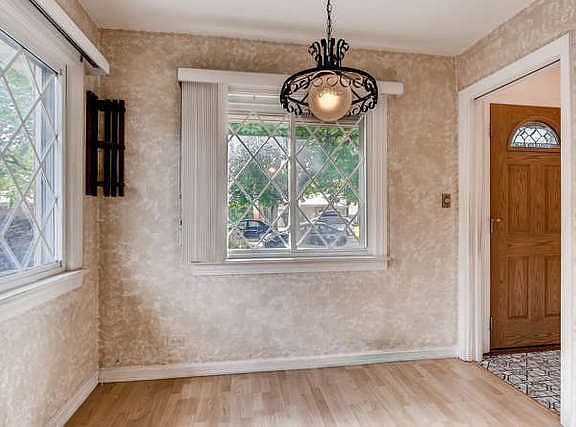 3rd image of 6245 N La Crosse Ave
