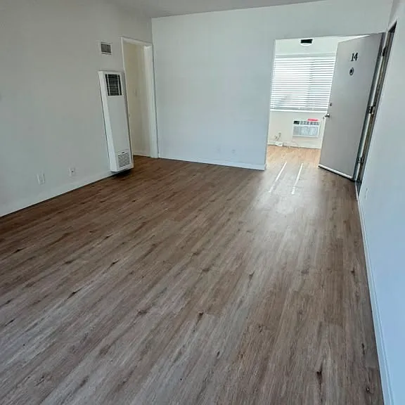 15470 Moorpark St #14 — Photo 10