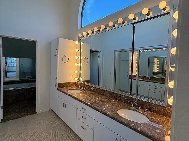 6052 Shelter Bay Ave — Photo 19