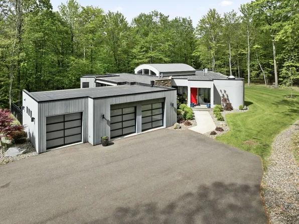 1201 Holly Hill Rd, Vestal, NY 13850