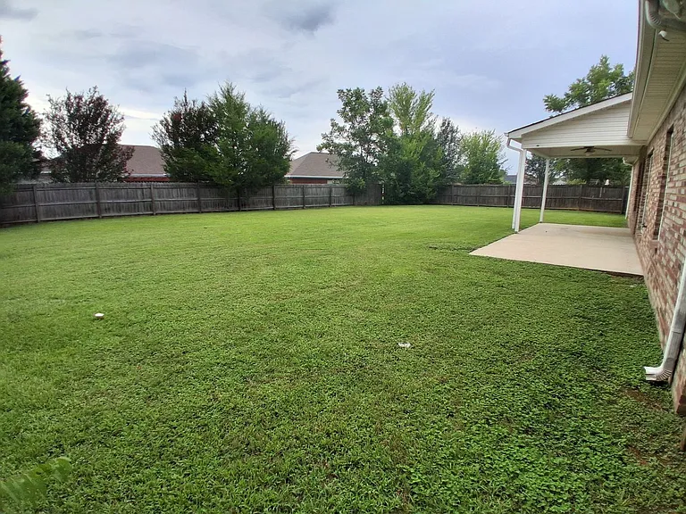 9950 Meadowood Dr — Photo 11