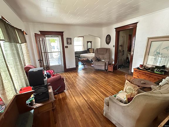 2nd image of 389 E Main St