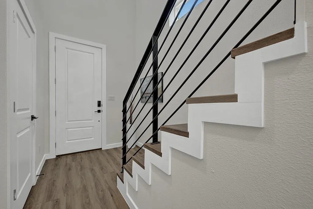 3 bed, 2.5 bath, 1350 sqft, $1,950 — Photo 4