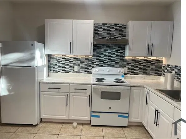 10601 NW 11th Ave, Miami, FL 33150