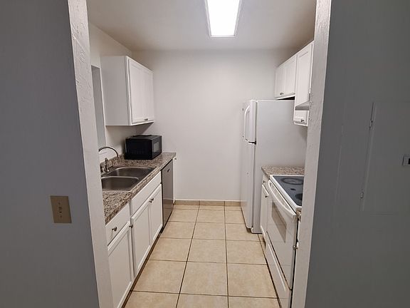 5th image of 2360 SW Archer Rd APT 703