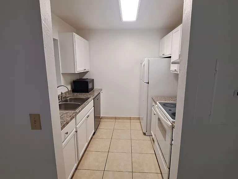 2360 SW Archer Rd #703 — Photo 5