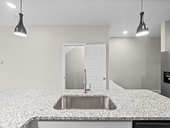 5th image of 216B Drayton Dr