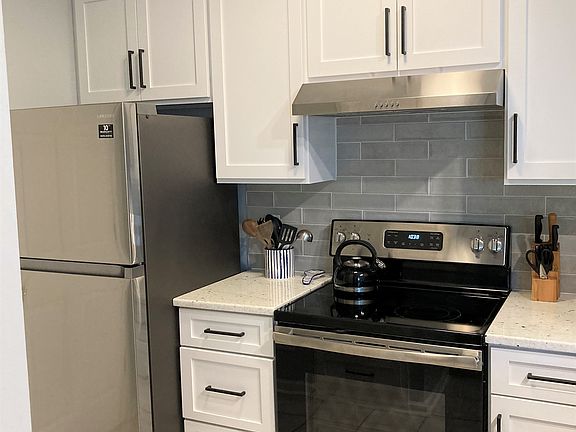 5th image of 1600 Long Grove Dr Unit 223