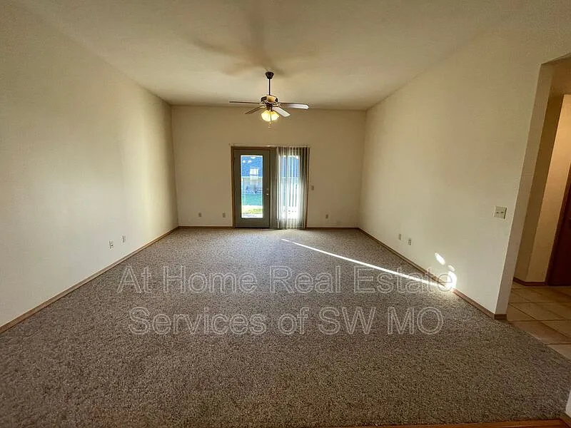 2 bed, 2.0 bath, 1200 sqft, $1,230 — Photo 3