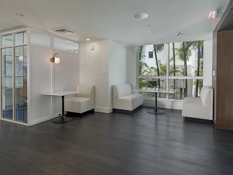 Manor in Plantation — Photo 19