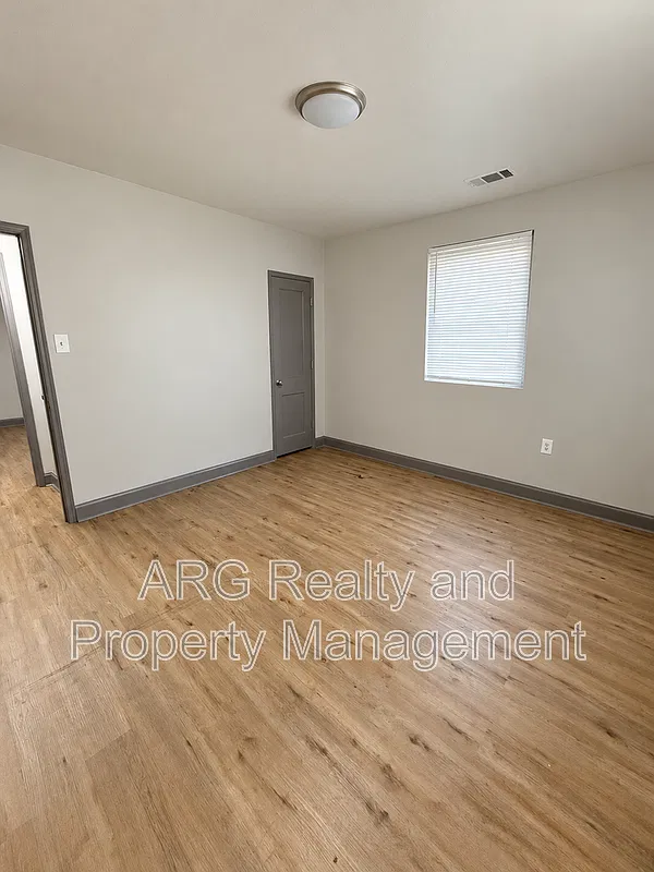 2 bed, 1.0 bath, 900 sqft, $1,400 — Photo 3