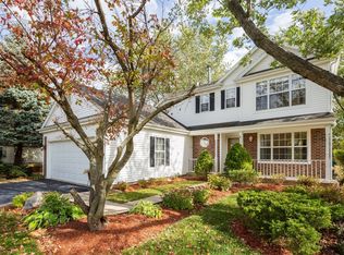 569 Surrey Ridge Dr, Cary, IL 60013