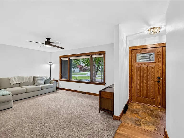 18 Cathy Ct — Photo 5