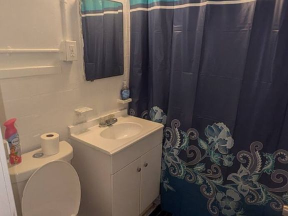 3rd image of 1874 Marloes Ave #6