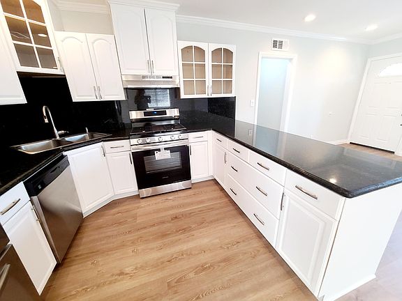 4th image of 7923 Ducor Ave