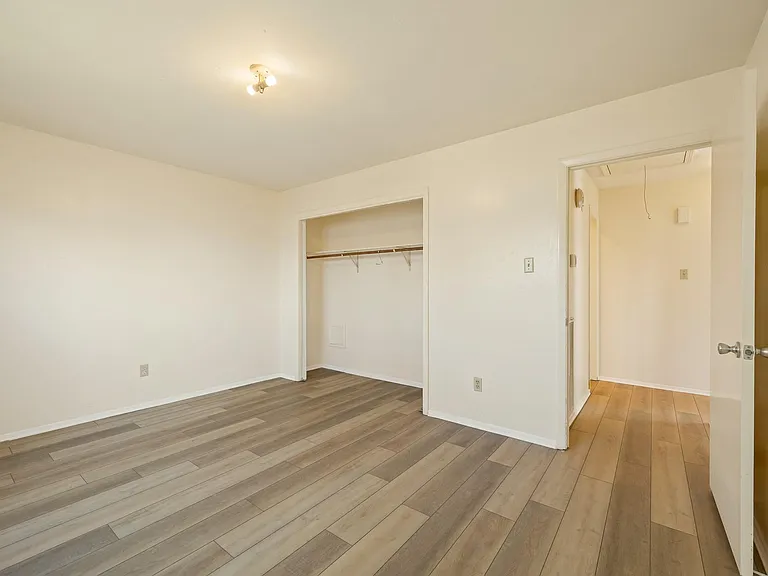 4330 Willow Beach Dr — Photo 32