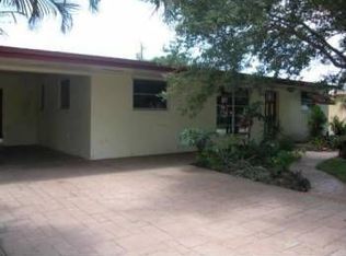121 NW 72nd Way, Pembroke Pines, FL 33024