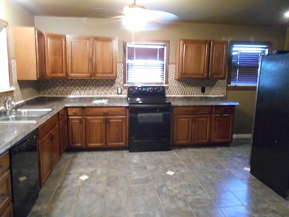 3rd image of 1017 N Bishop St