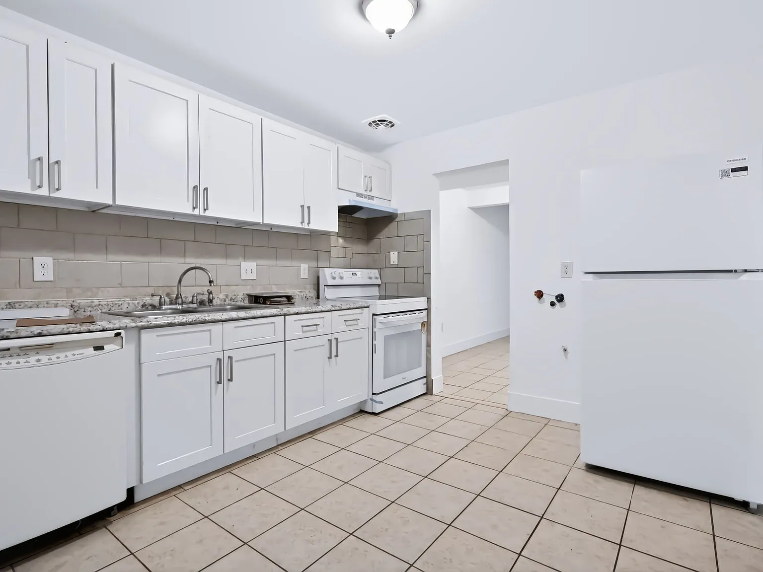 3 bed, 1249 sqft, $1,995 — Photo 2