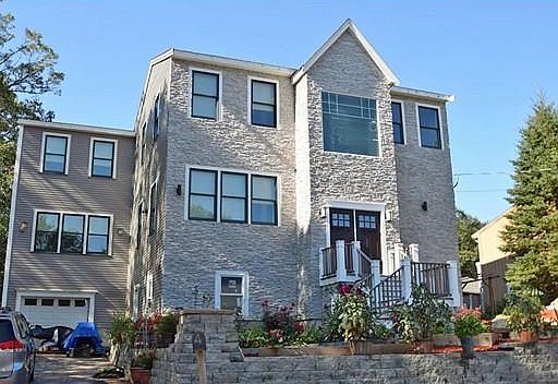 1st image of 4 Oakwood Dr