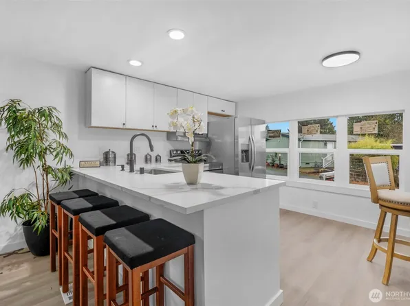14322 Admiralty Way #91, Lynnwood, WA 98087