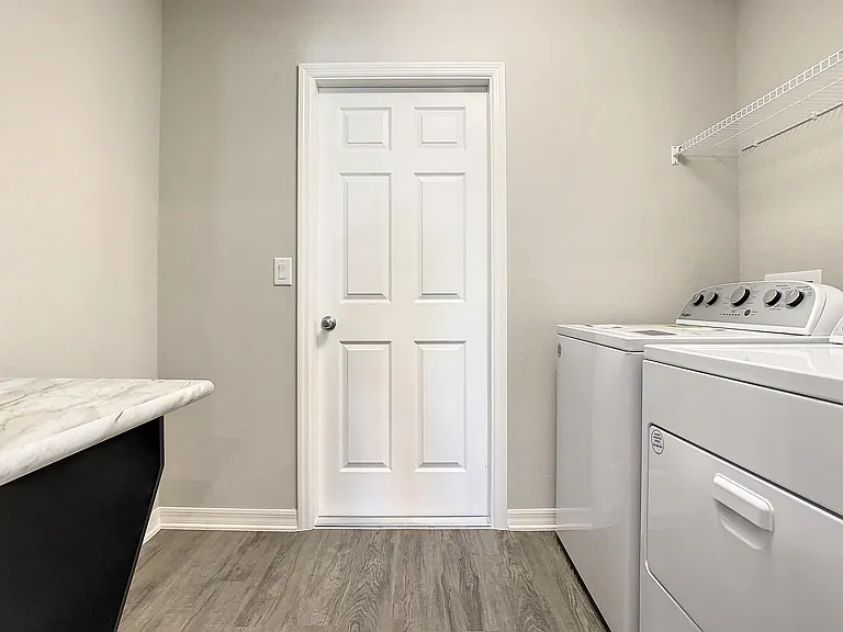 4466 Hummingbird Ln — Photo 2