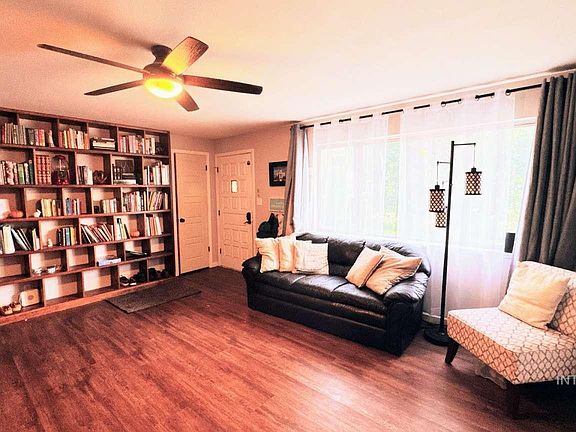 3rd image of 9938 Cherry Ln
