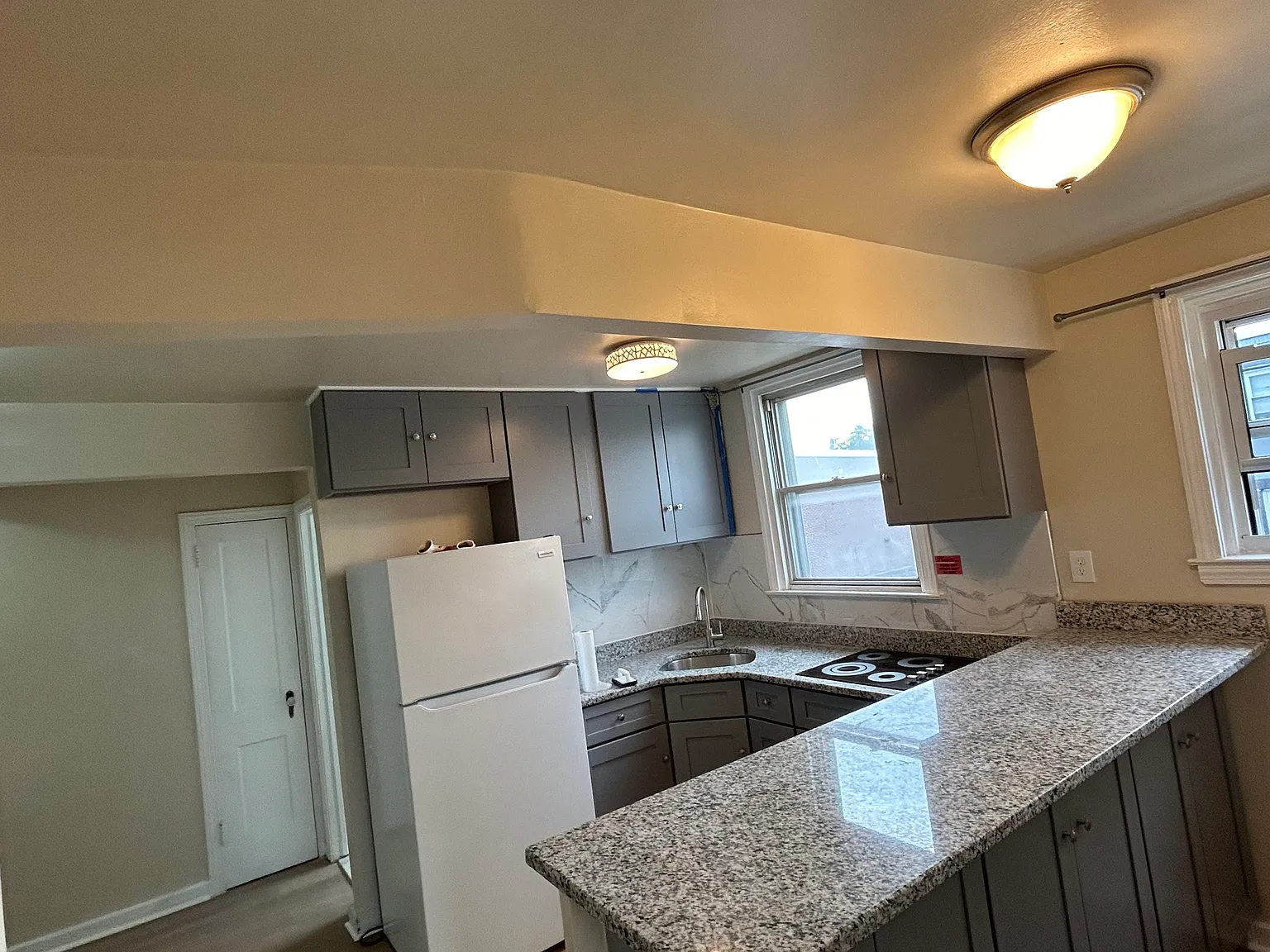 3 bed, 900 sqft, $1,275 — Photo 2