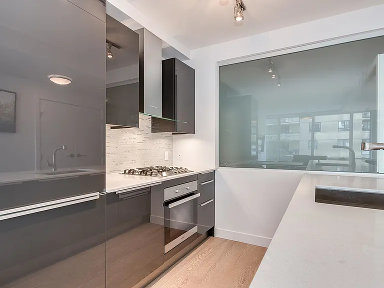 1283 Howe St #408 — Photo 10