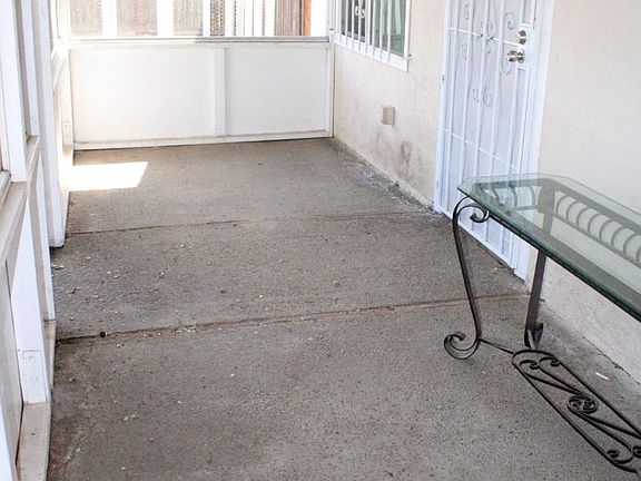 4th image of 135 Poinsettia Ave