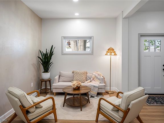 4th image of 3839 Woodbridge Ave