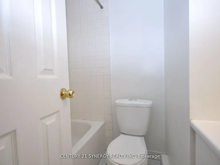 450 Maclaren St #2 — Photo 16