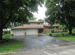 15 Naramore Dr, Batavia, NY 14020