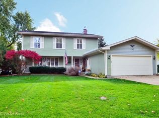 947 Aberdeen Dr, Crystal Lake, IL 60014
