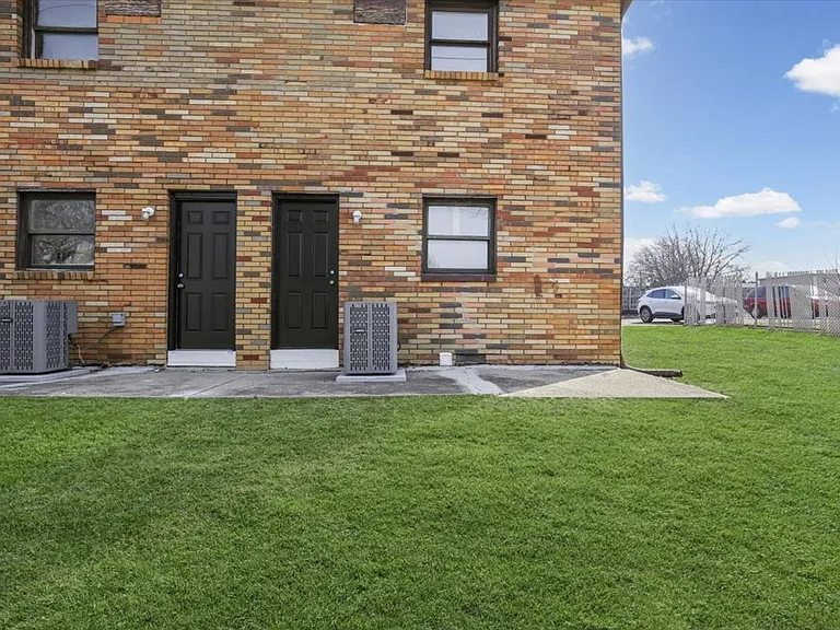 1903 Peach St — Photo 29