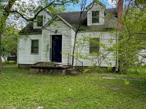 1306 Spring Valley Dr, Huntington, WV 25701