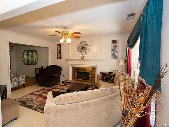 4th image of 104 Creek Side Dr