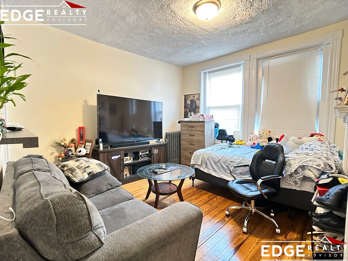 Building Photo - 1 Linden St #4A
